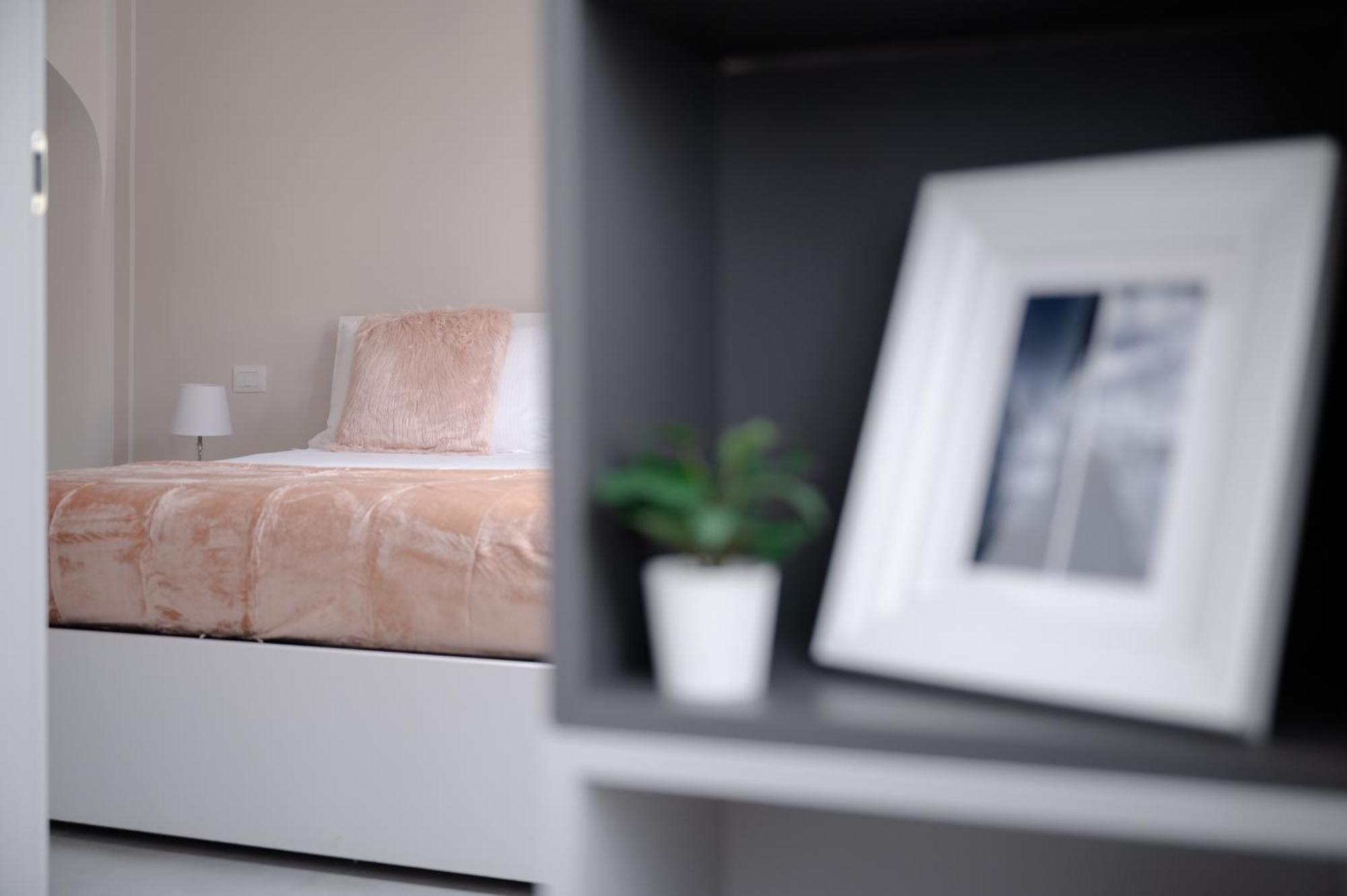 Via Ponte Alle Mosse, 19 - Florence Charming Apartments - A Chic, Newly Renovated Apartment Near Tram Leopolda, A Few Min From Downtown 外观 照片